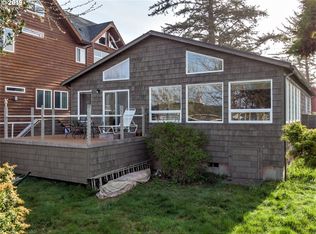 1030 4th St, Tillamook, OR 97141