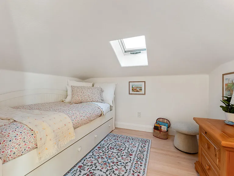2570 Lillie Ave — Photo 27
