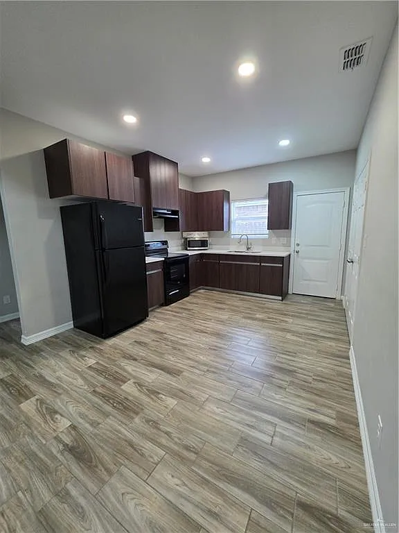 3 bed, 2.0 bath, 994 sqft, $1,200 — Photo 2