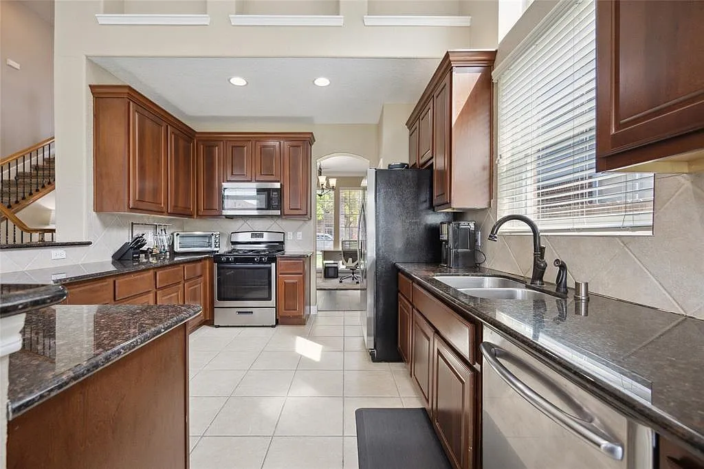 3 bed, 2.5 bath, 2277 sqft, $2,500 — Photo 4