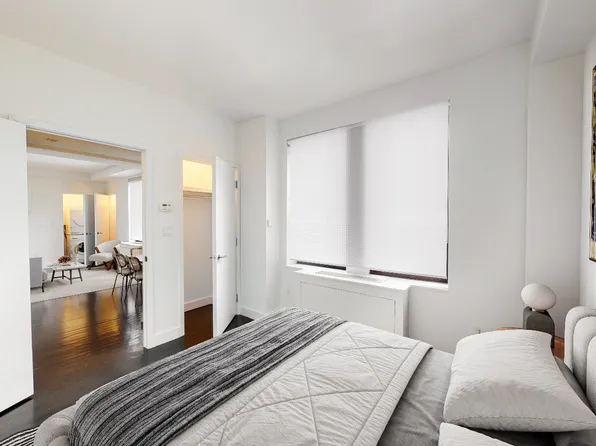 666 West End Avenue image 4 of 14