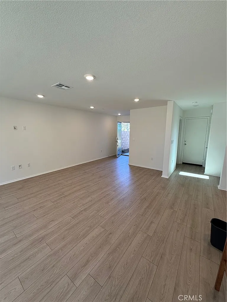 4 bed, 2.5 bath, 1725 sqft, $3,800 — Photo 4