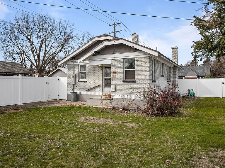 2618 N Ash St — Photo 26