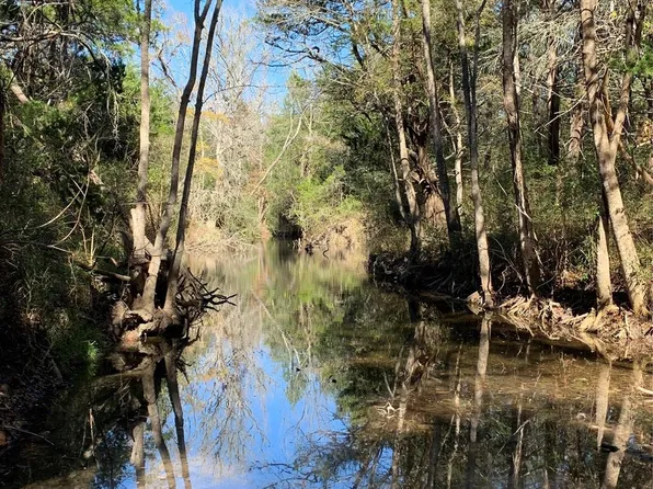 2551 Jurecka Rd, Fayetteville, TX 78940