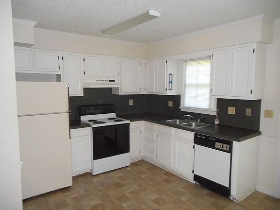 3rd image of 103 A N Elm St