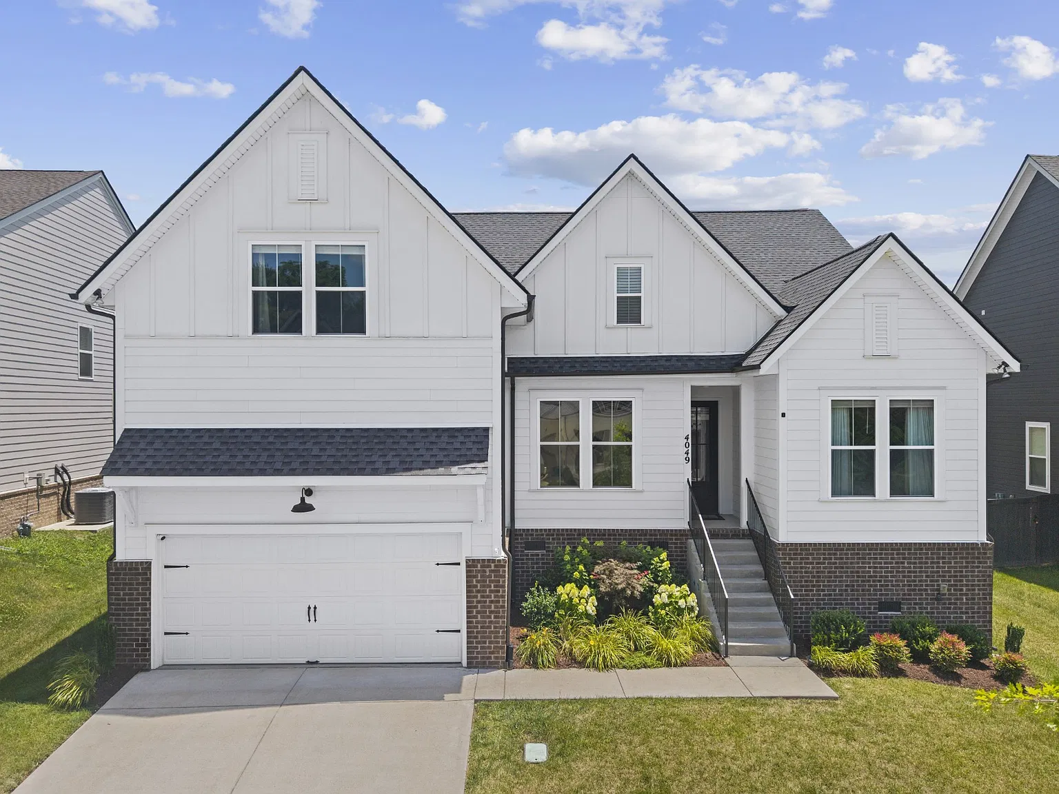 4 bed, 3.0 bath, 2644 sqft, $4,200 — Photo 1