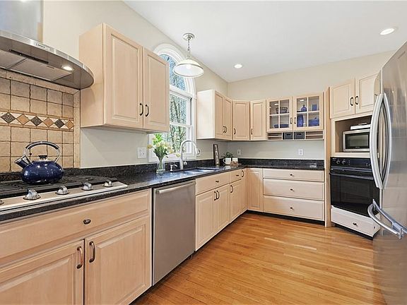 3rd image of 54 Paine Rd