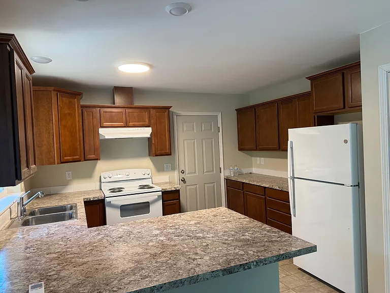 20675 Indianola Rd NE — Photo 3