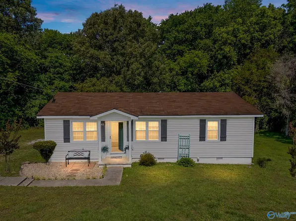142 Lark Rd, New Market, AL 35761