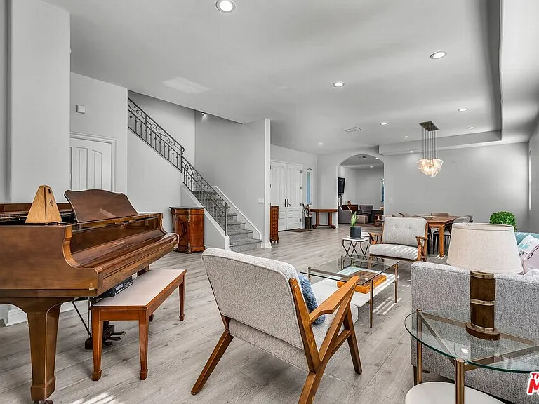 928 Harbor Crossing Ln — Photo 3