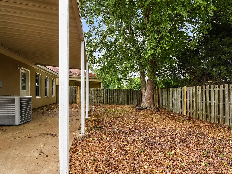 7189 Atterbury Cir W — Photo 16