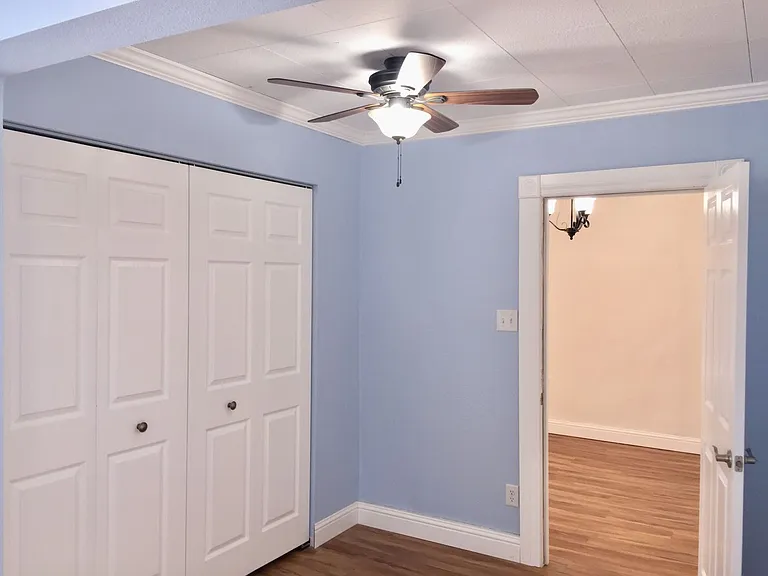 526 W Dale St — Photo 13