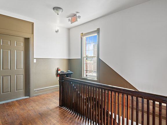 Interior stairs / landing