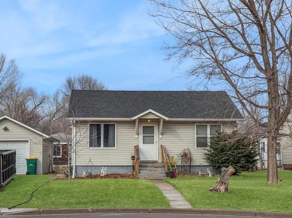 618 Soucy Dr, Marshall, MN 56258