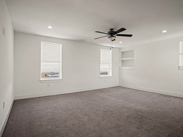 2706 E Somerset St — Photo 19