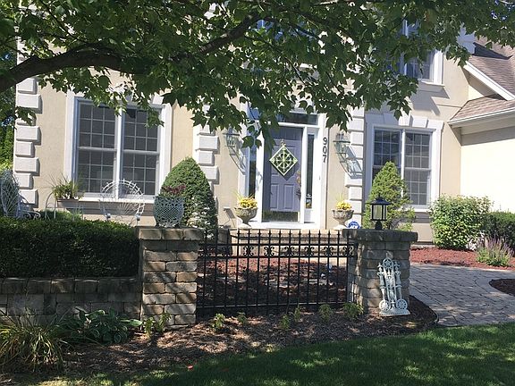 2nd image of 907 King Edward Ave