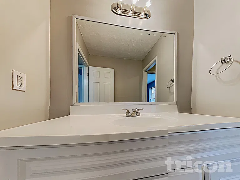 525 Windsor Dr SE — Photo 9