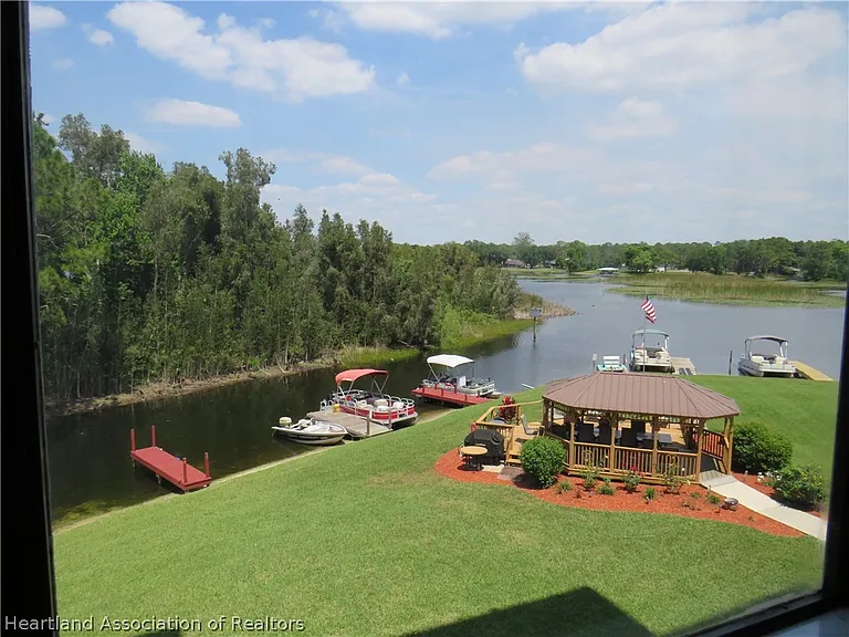 121 Country Club Dr #302 — Photo 34