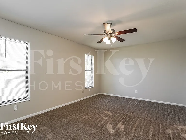 221 SW 43rd Ter — Photo 8