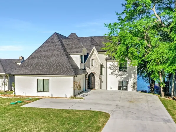 1121 Kiowa Dr W, Lake Kiowa, TX 76240