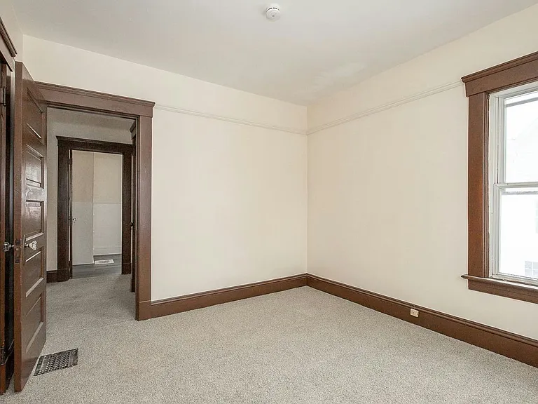 10937 Tacoma Ave — Photo 4