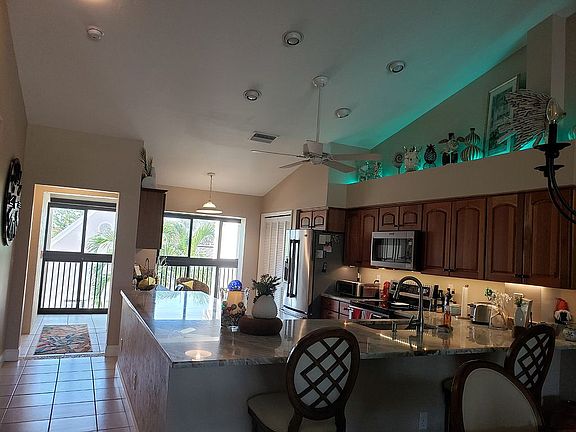 Kitchen facing entrance