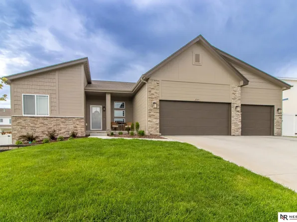 11717 S 112th St, Papillion, NE 68046