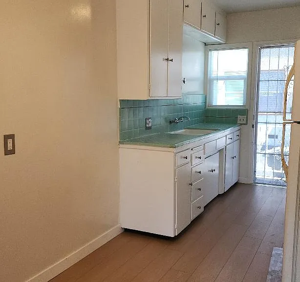 15616 S Manhattan Pl #B — Photo 3