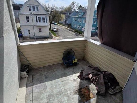 5th image of 222 Elmwood Ave #L2