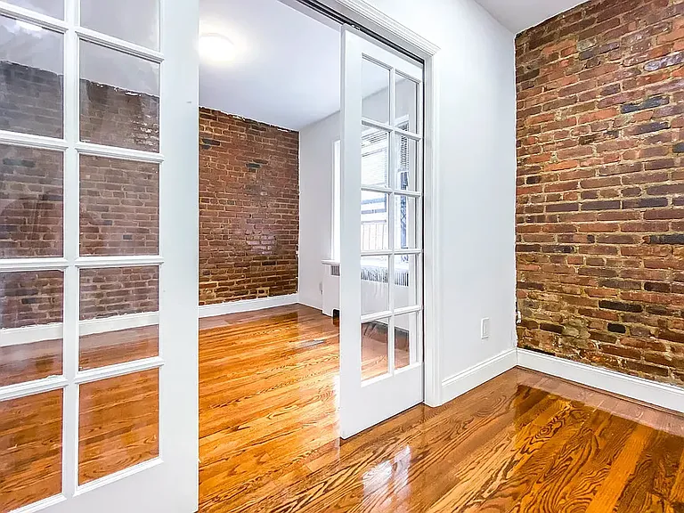 3111 Crescent St #D7 — Photo 5