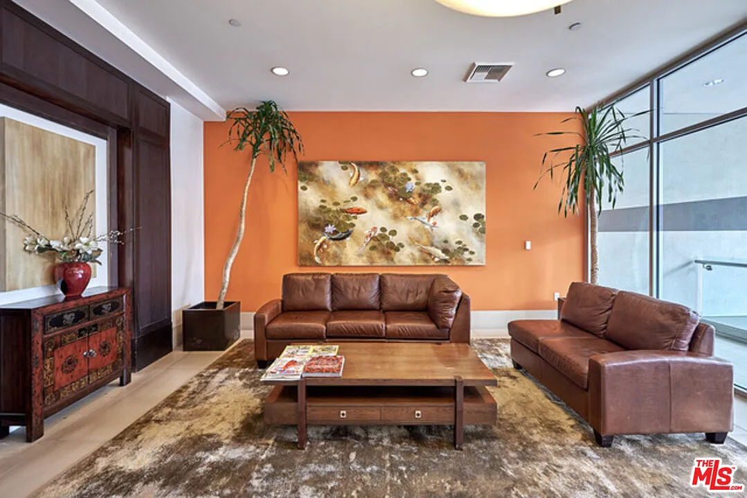 2 bed, 3.0 bath, 1630 sqft, $4,200 — Photo 2