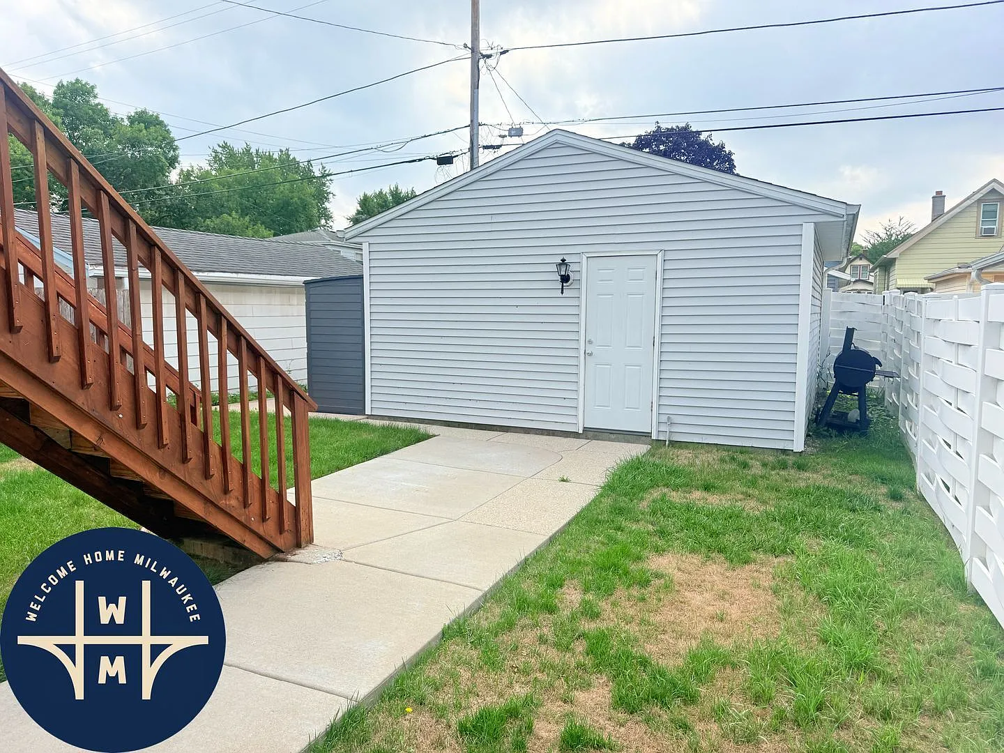 2 bed, 1.0 bath, 950 sqft, $1,298 — Photo 2
