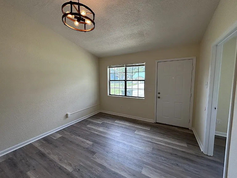 722 Sharon St — Photo 3