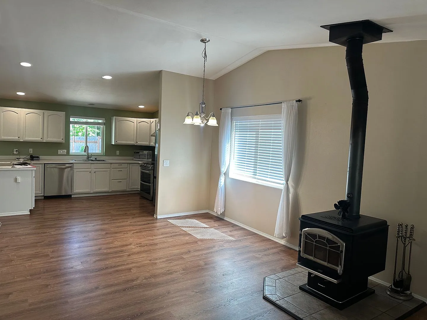 Your Private Lake Retreat Awaits in Clearwood — Photo 3