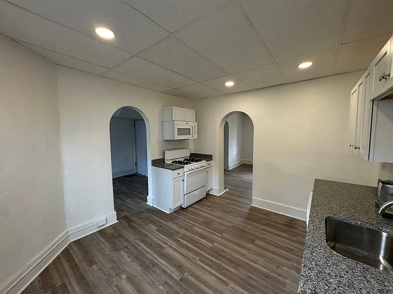 211 Reifert St — Photo 14