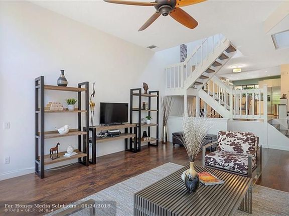 4th image of 3060 NE 49th St #4