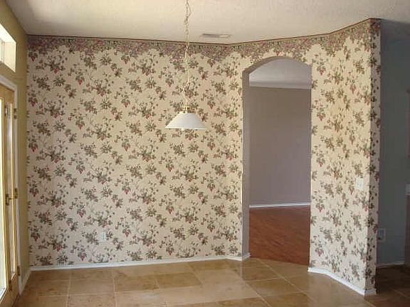 3rd image of 2900 Hawthorne Ln