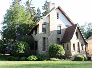 400 E Lake St, Waupaca, WI 54981