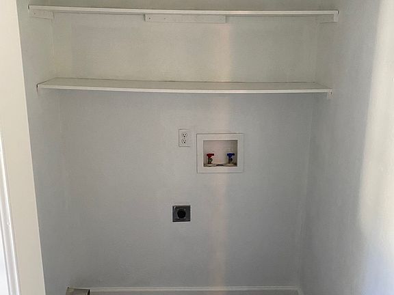3rd image of 1515 N Louisa Ave