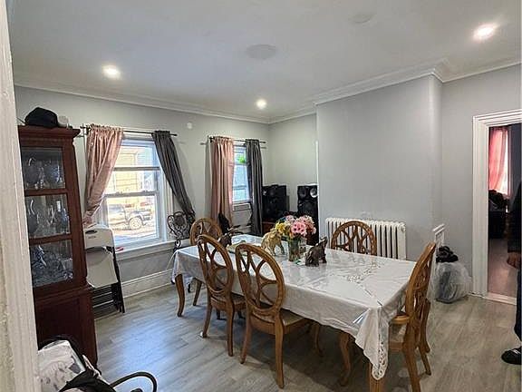 3rd image of 173 Whittier Ave