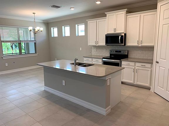 4th image of 546 Maraviya Blvd