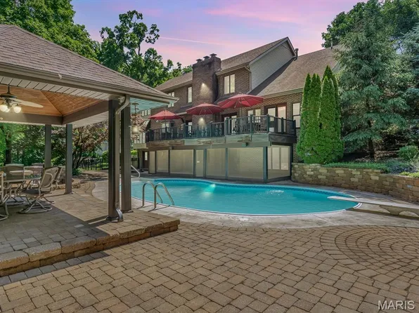 3 Country Club Ln, Edwardsville, IL 62025