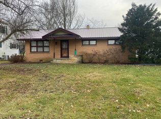 216 E Gilson St, Edmore, MI 48829