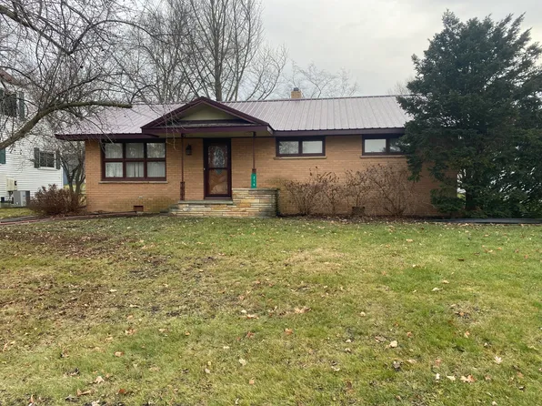 216 E Gilson St, Edmore, MI 48829