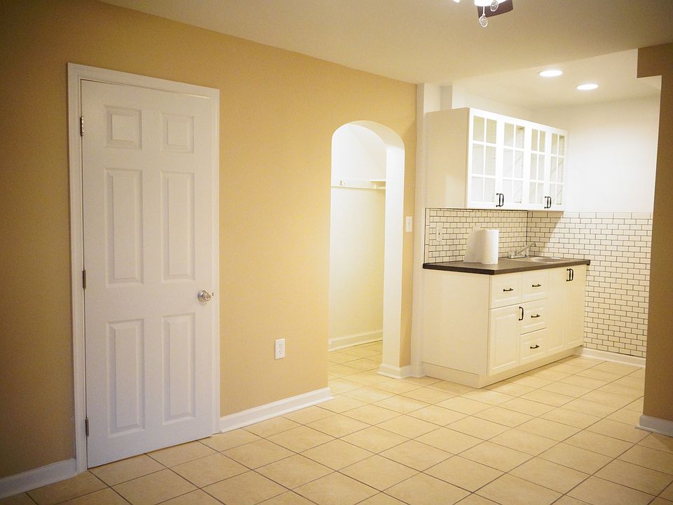 1st image of 806 Houston Ave APT 4