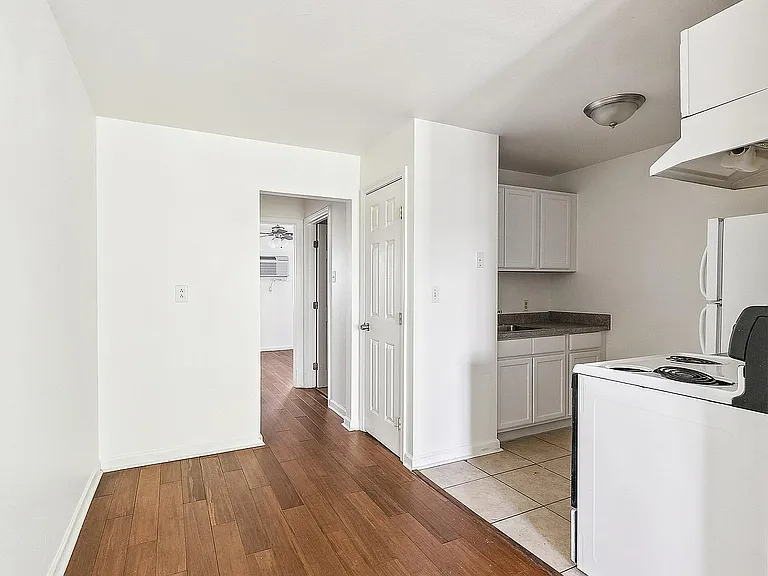 1118 Monroe St #10 — Photo 4