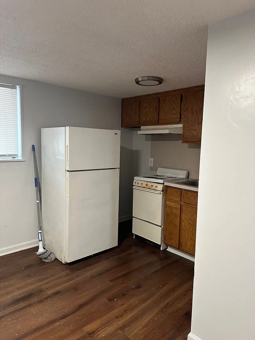 2600 South Beech UNIT K — Photo 4