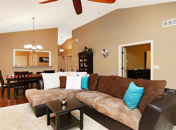 3rd image of 110 N Heatherton Ct