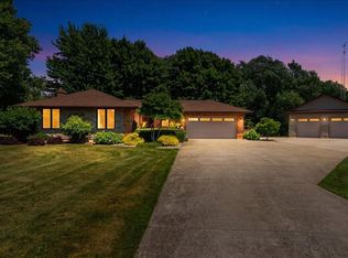4350 Bluepoint Dr, Plympton Wyoming, ON N0N1J6