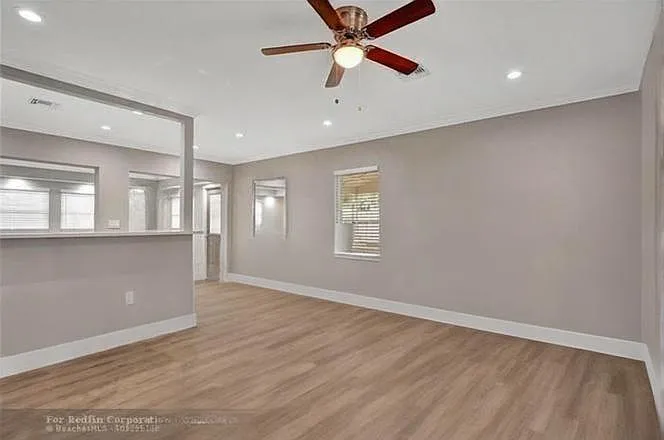 819 SW 10th Ter — Photo 10